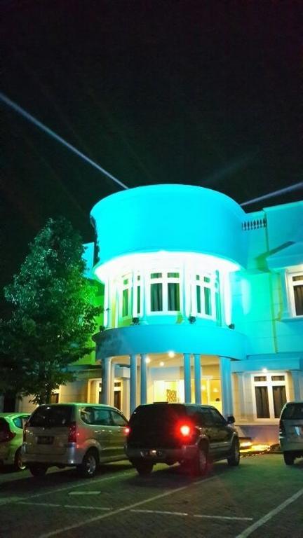 Sisingamangaraja Guest House Semarang Exterior photo